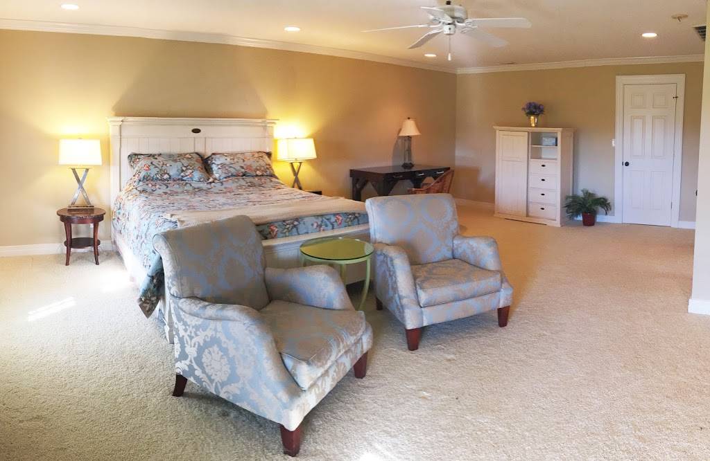The B & B at Queenslake | 292 Soards Rd, Georgetown, KY 40324, USA | Phone: (702) 885-1263