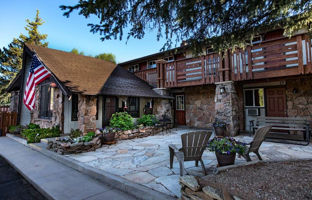 The Maxwell Inn | 553 W Elkhorn Ave, Estes Park, CO 80517, USA | Phone: (970) 586-2833