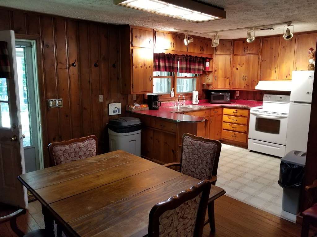 Boulders Lodge Vacation Home | 461 E Fruitdale Rd, Morgantown, IN 46160, USA | Phone: (317) 508-2628