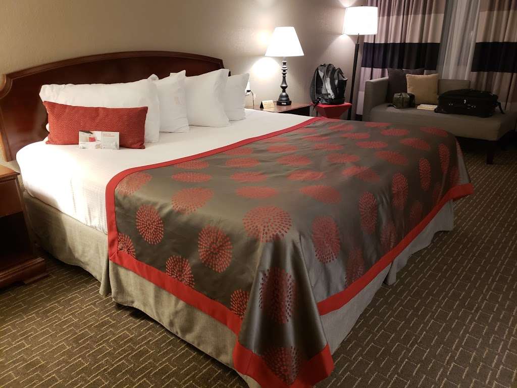 Ramada Plaza by Wyndham Hagerstown | 1718 Underpass Way, Hagerstown, MD 21740, USA | Phone: (301) 797-2500