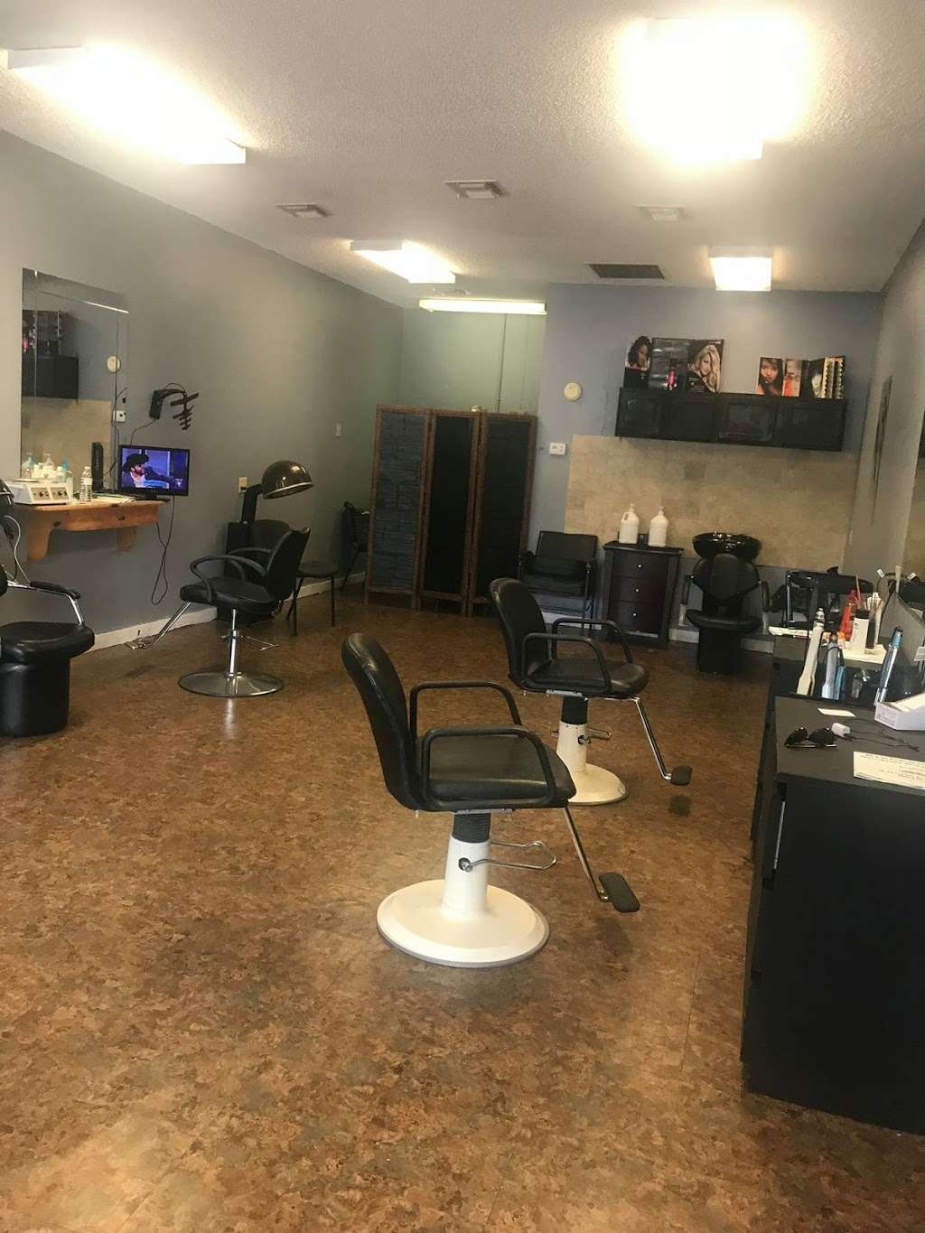 Linas dominican hair salon | 2742 Elkcam Blvd, Deltona, FL 32738, USA | Phone: (786) 975-3664