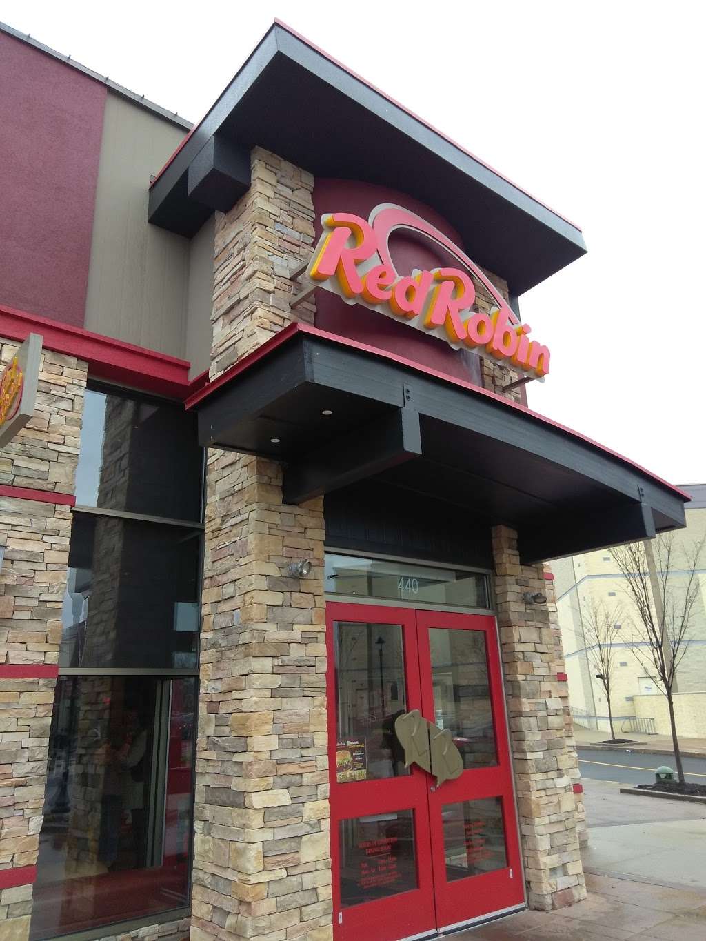 Red Robin Gourmet Burgers and Brews | 2845 Center Valley Pkwy #440, Center Valley, PA 18034 | Phone: (610) 625-3176