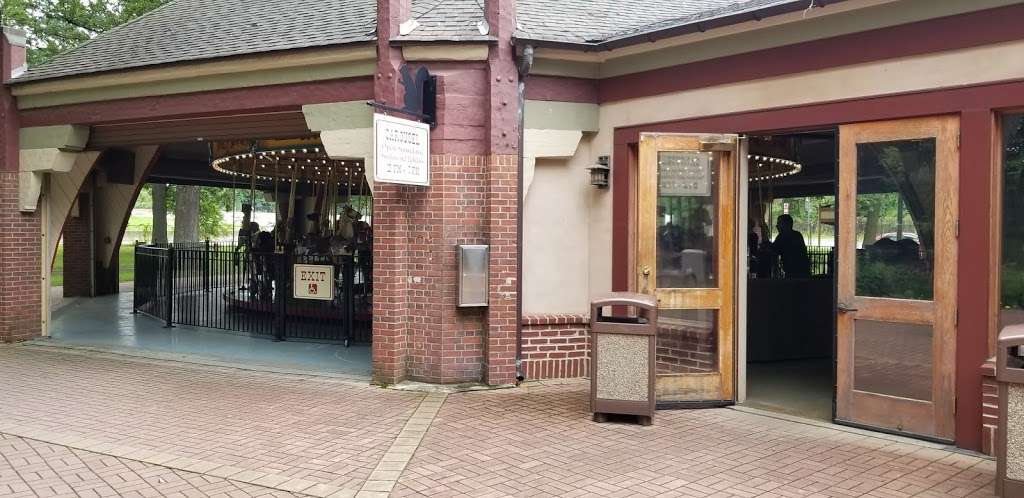 The Homestead Lake Carousel | West Hempstead, NY 11552, USA