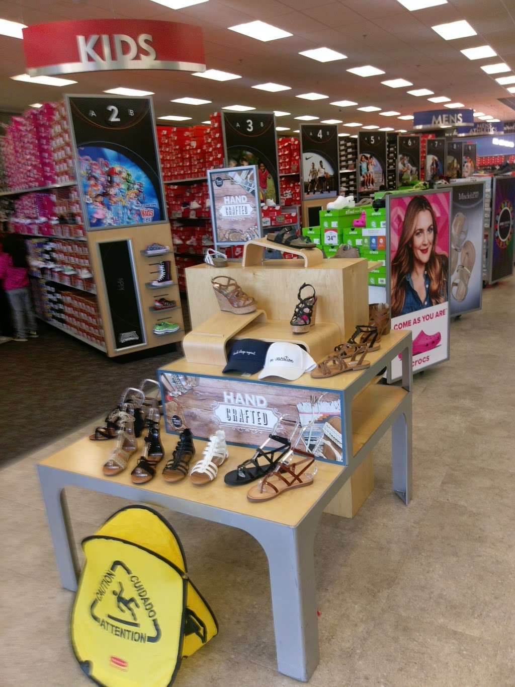 Shoe Carnival | 4150 S Pulaski Rd, Chicago, IL 60632, USA | Phone: (773) 579-1587