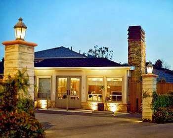 Brentwood Inn | 12200 Sunset Blvd, Los Angeles, CA 90049, USA | Phone: (310) 400-0080