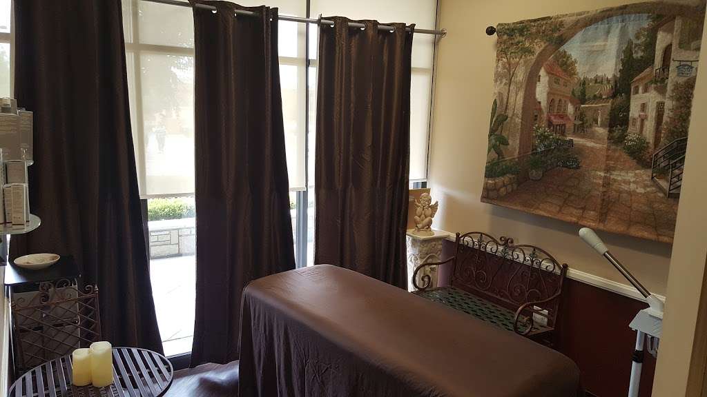 Santias Skin Care for Men & Women | 15268 Rosecrans Ave, Suite #104 (located within Phenix Salon Suites, La Mirada, CA 90638 | Phone: (714) 336-1905