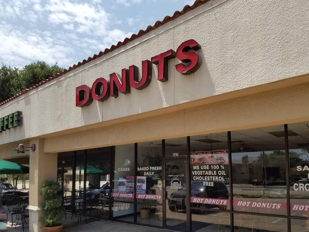 Hot Donuts | 6859 Arapaho Rd #605, Dallas, TX 75248, USA | Phone: (972) 385-8232