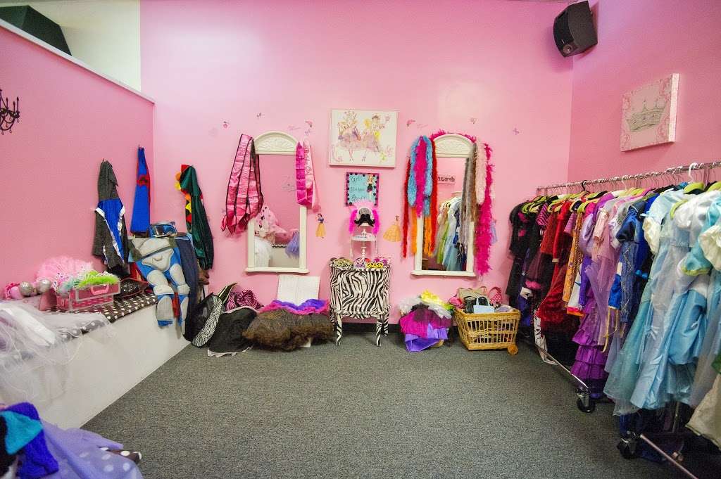 Darlings & Divas | 65 Merrick Rd, Amityville, NY 11701, USA | Phone: (631) 608-4710