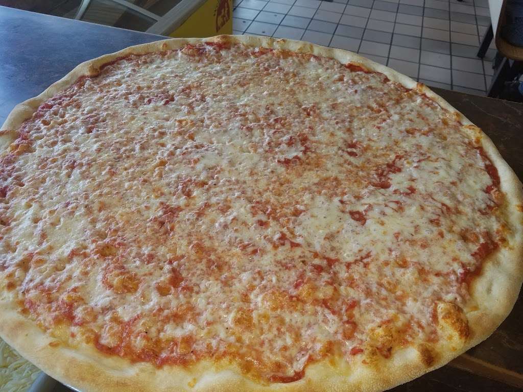 Carmine & Rays Pizza | 284 Closter Dock Rd, Closter, NJ 07624, USA | Phone: (201) 768-5390