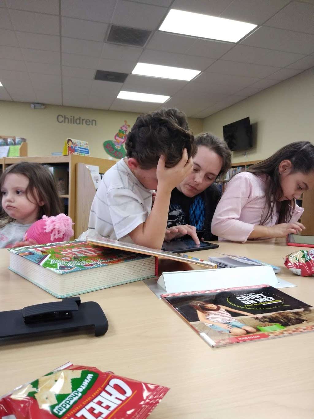 Lake Los Angeles Library | 16921 East Avenue O, #A, Palmdale, CA 93591, USA | Phone: (661) 264-0593