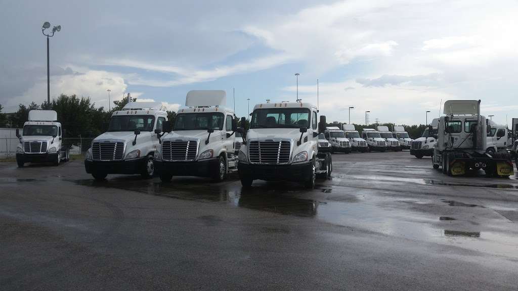 SelecTrucks of Houston LLC | 10011 N Loop E Fwy, Houston, TX 77029 | Phone: (713) 674-0000