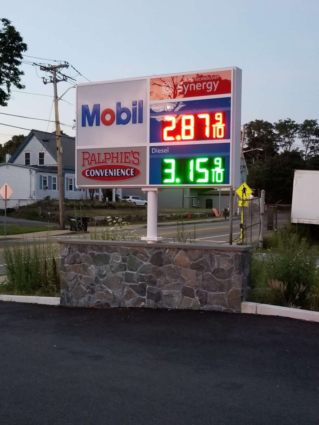 Mobil | 733 S Main St, Randolph, MA 02368, USA | Phone: (781) 366-3471