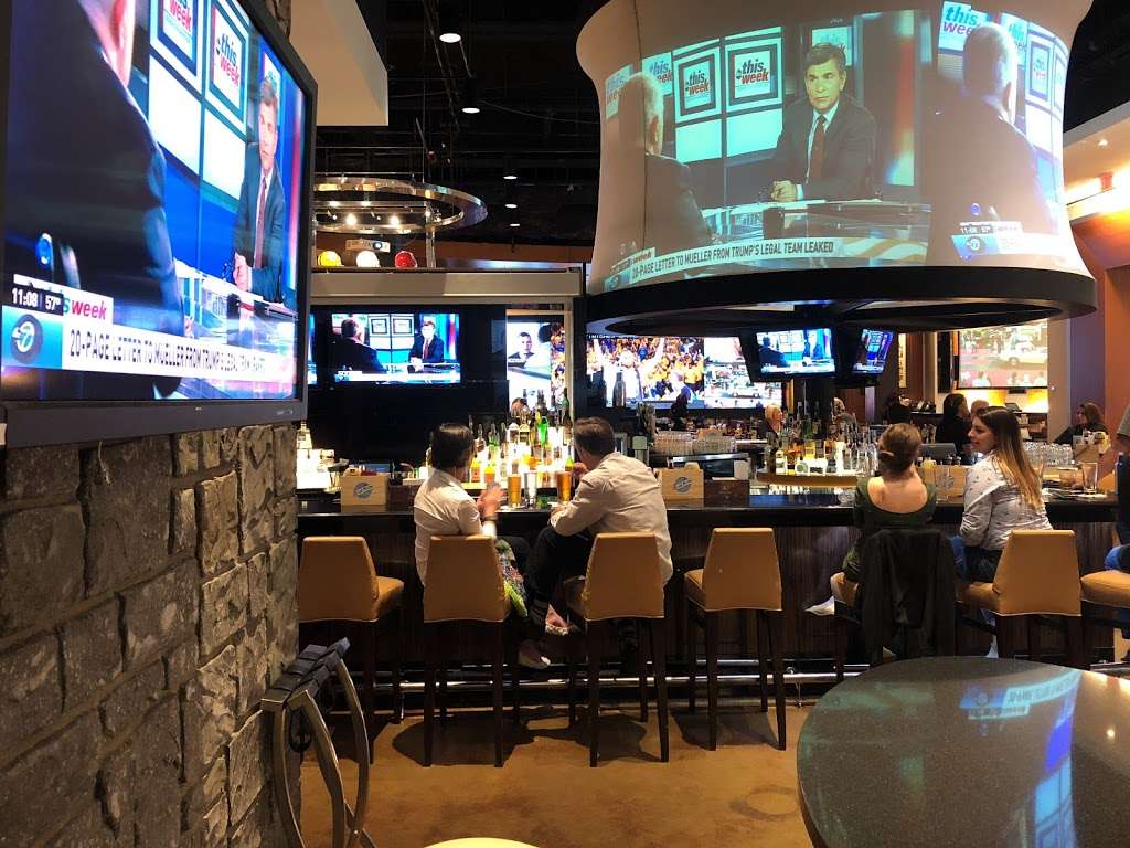 National Pastime Sports Bar & Grill | 201 Waterfront St, Oxon Hill, MD 20745, USA | Phone: (301) 965-4000