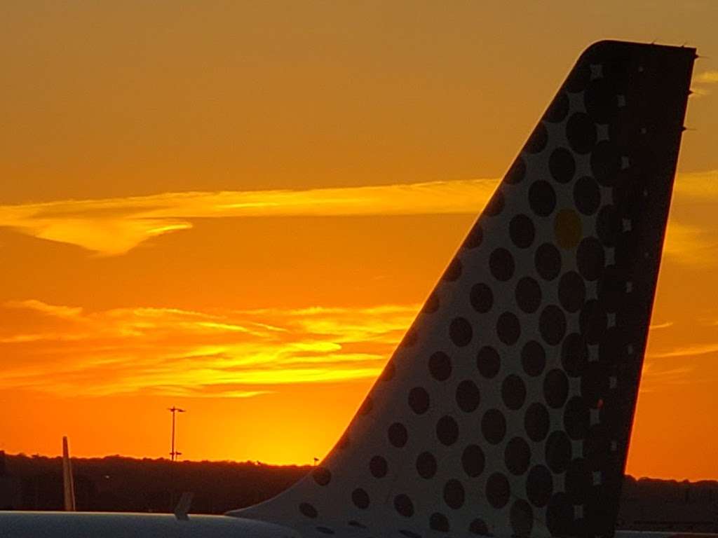 Costa Gatwick South Arrivals | Airport Way, Horley, Gatwick RH6 0NP, UK