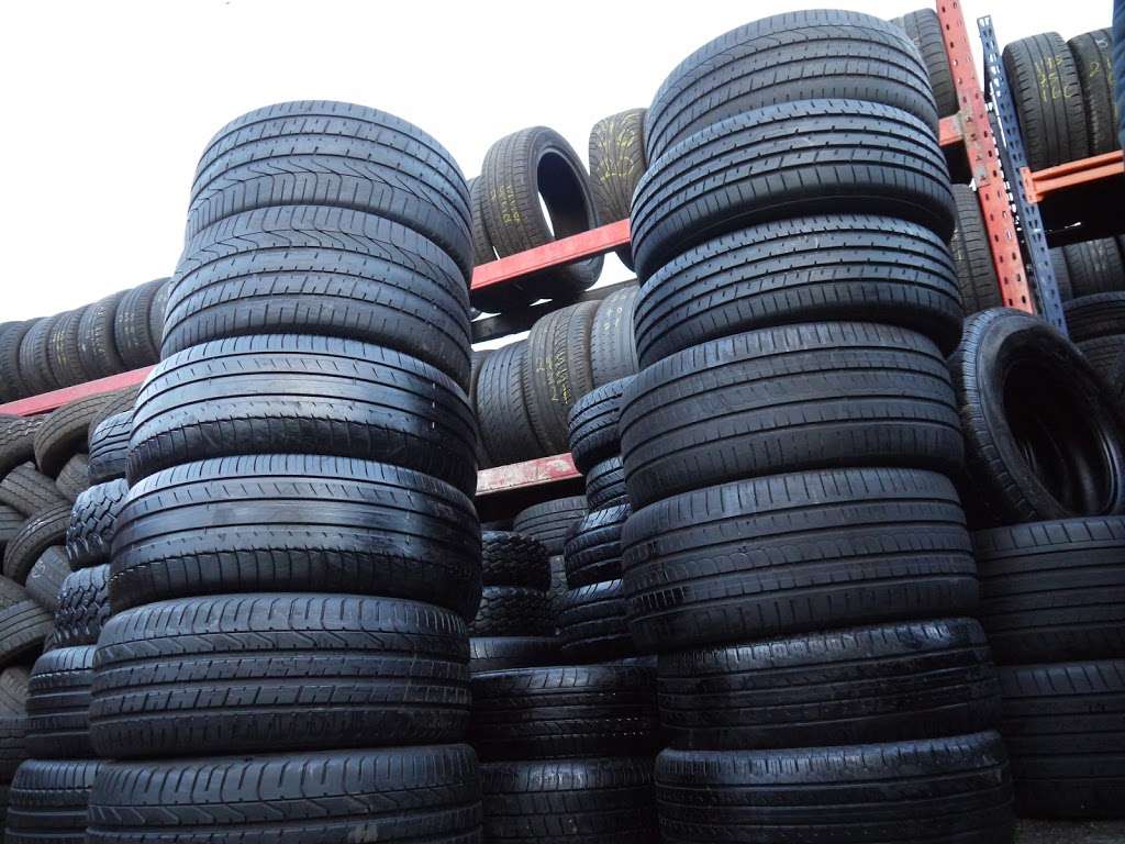 Vique Tyres - car repair  | Photo 3 of 9 | Address: Unit-1 Oakview Business park, 2 Lombard St, Horton Kirby, Dartford DA4 9DF, UK | Phone: 07539 042955