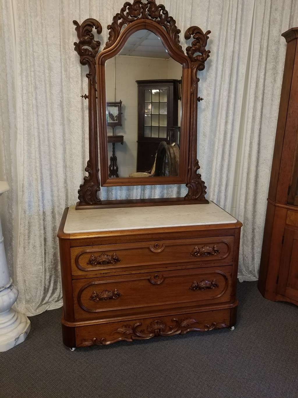 Dixons Antiques | 1348 Wiseburg Rd, White Hall, MD 21161, USA | Phone: (410) 357-5161