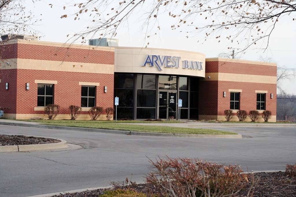 Arvest Bank | 9221 N Oak Trafficway, Kansas City, MO 64155, USA | Phone: (913) 279-3300
