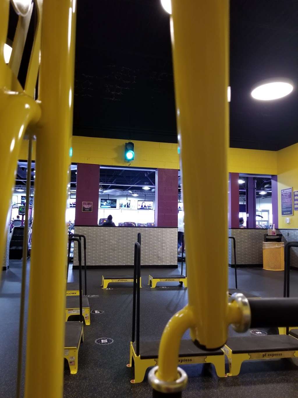 Planet Fitness | 4646 S Damen Ave, Chicago, IL 60609, USA | Phone: (773) 376-1010