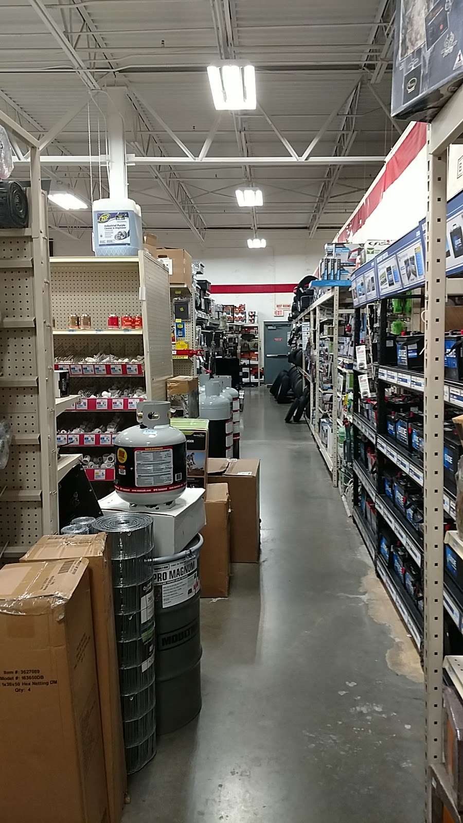 Tractor Supply Co. | 6818 S Scatterfield Rd, Anderson, IN 46013, USA | Phone: (765) 779-0044