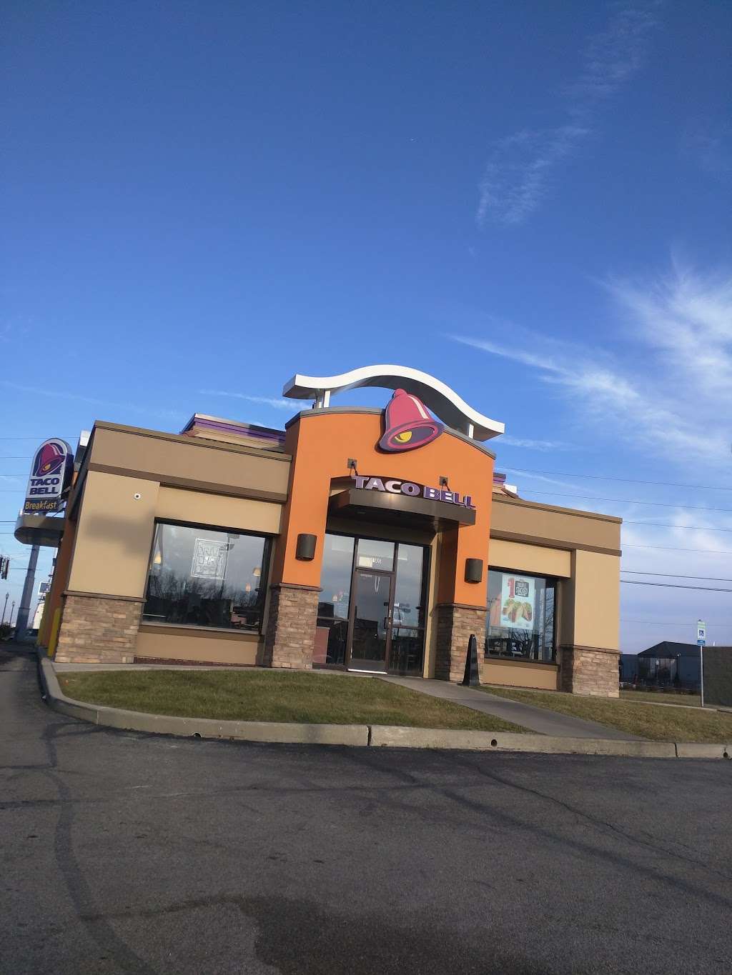 Taco Bell | 11805 Pendleton Pike, Indianapolis, IN 46236, USA | Phone: (317) 826-0164