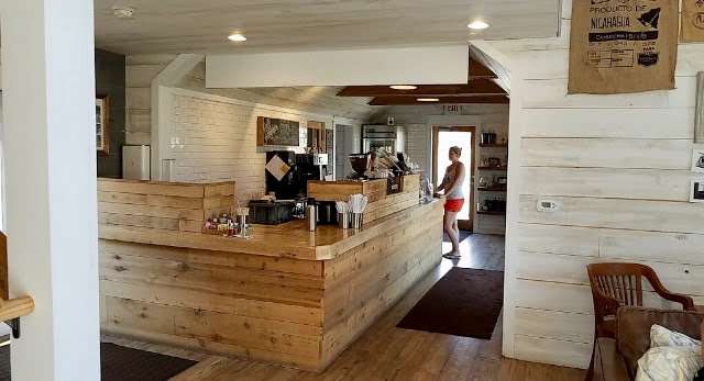 Boxed and Burlap | 2935 WI-67, Delavan, WI 53115, USA | Phone: (262) 374-5497