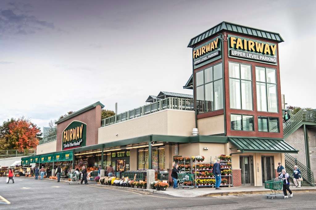 Fairway Market Douglaston | Photo 1 of 10 | Address: 242-02 61st Ave, Douglaston, NY 11362, USA | Phone: (718) 423-2100