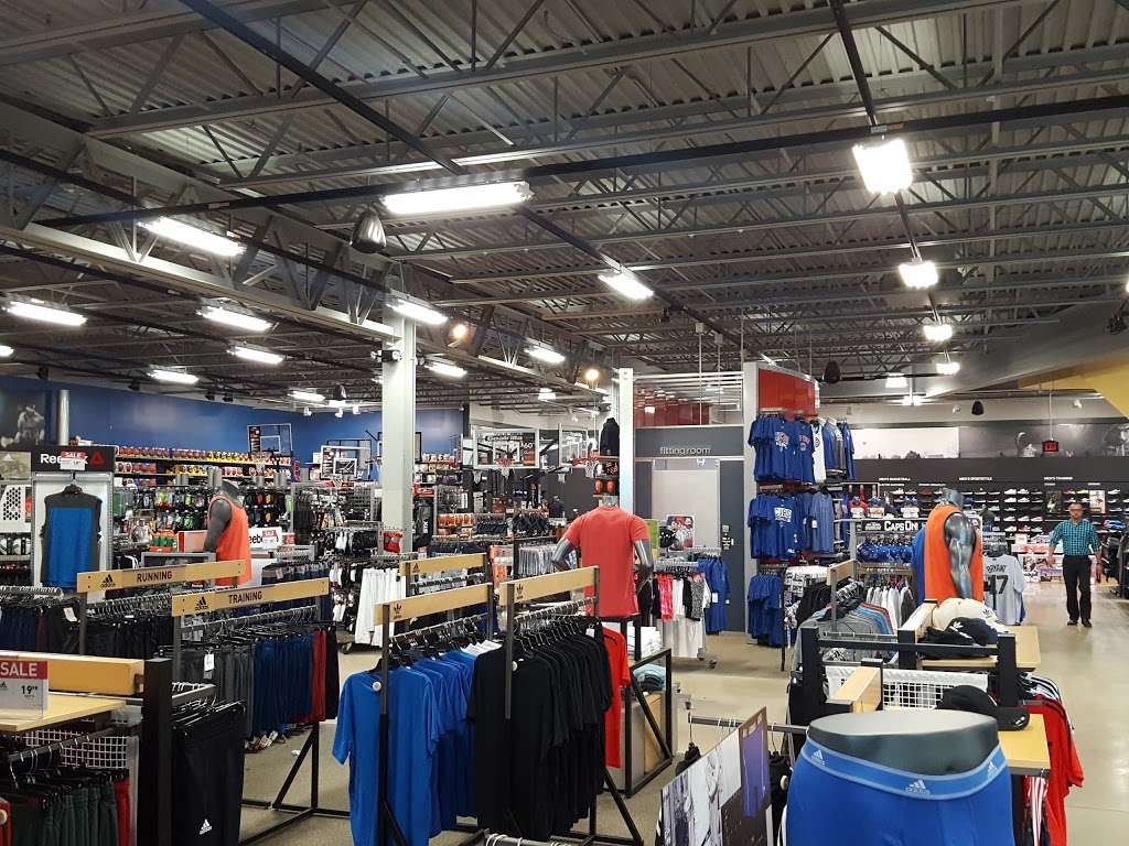 DICKS Sporting Goods | 618 Commons Dr, Geneva, IL 60134, USA | Phone: (630) 943-4100