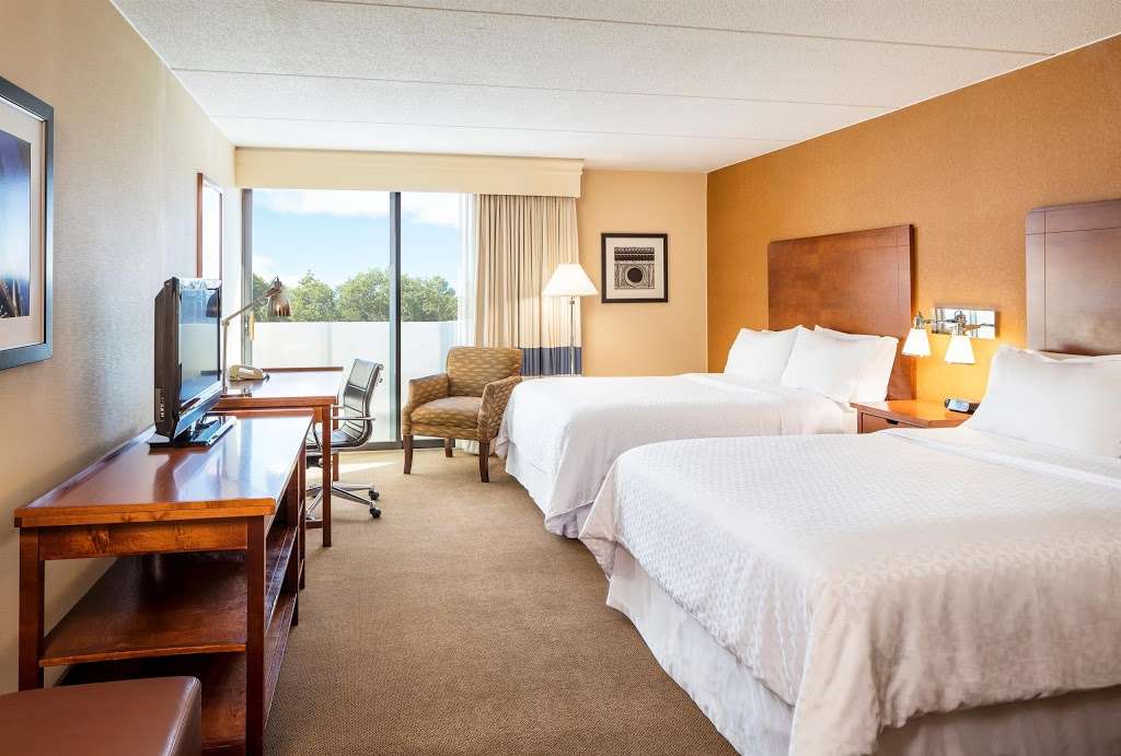 Four Points by Sheraton Chicago OHare Airport | 10249 W Irving Park Rd, Schiller Park, IL 60176 | Phone: (847) 671-6000