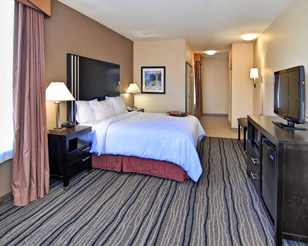 Hampton Inn & Suites Mountain View | 390 Moffett Blvd, Mountain View, CA 94043, USA | Phone: (650) 988-0300