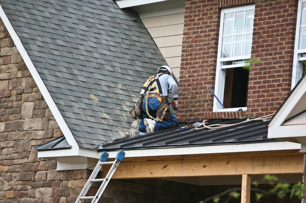 United Roofing & Services | 10918 E 2nd St, Tulsa, OK 74128, USA | Phone: (918) 551-7013
