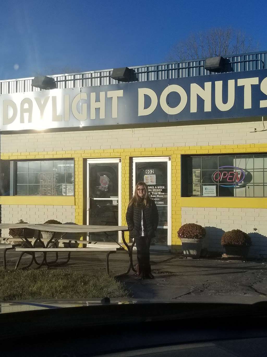 Daylight Donuts | 902 S Commercial St, Harrisonville, MO 64701 | Phone: (816) 884-4500