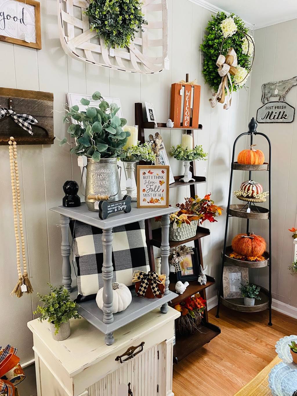 Re-Invintaged Home Decor & More | 120 S Churton St, Hillsborough, NC 27278, USA | Phone: (919) 296-9070