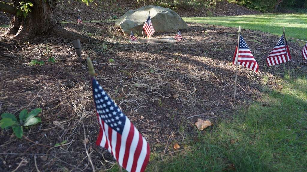 Daventry Community Memorial | Gerry Connolly Cross County Trail, West Springfield, VA 22152, USA