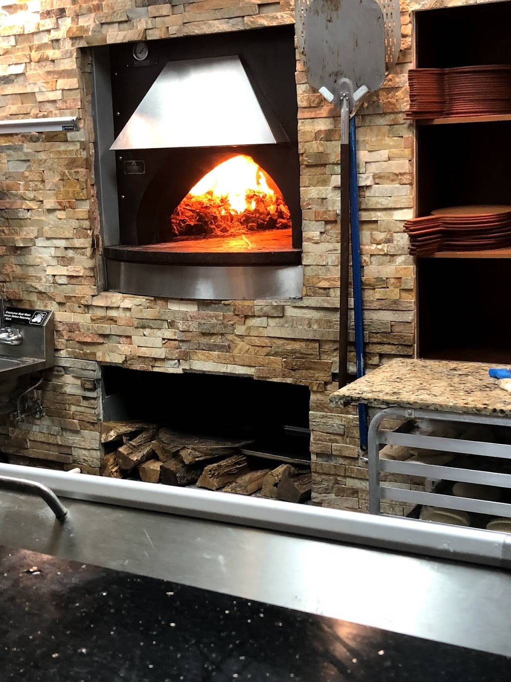 Tommy Gs Coal Fired Pizza | 901 Convention Center Blvd #115, New Orleans, LA 70130, USA | Phone: (504) 358-2006
