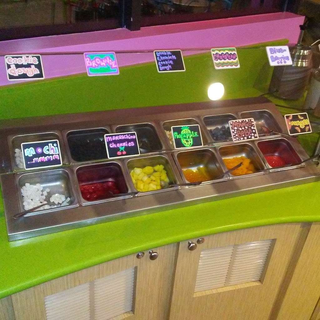 Sweeties FroYo Cafe | 8221 S Holly St, Centennial, CO 80122, USA | Phone: (720) 484-6627