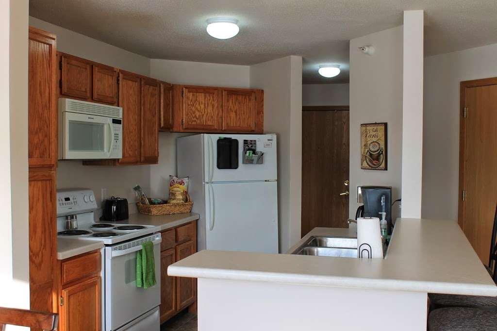 Hidden Oak Apartments | 8600 82nd St, Pleasant Prairie, WI 53158 | Phone: (262) 671-4356