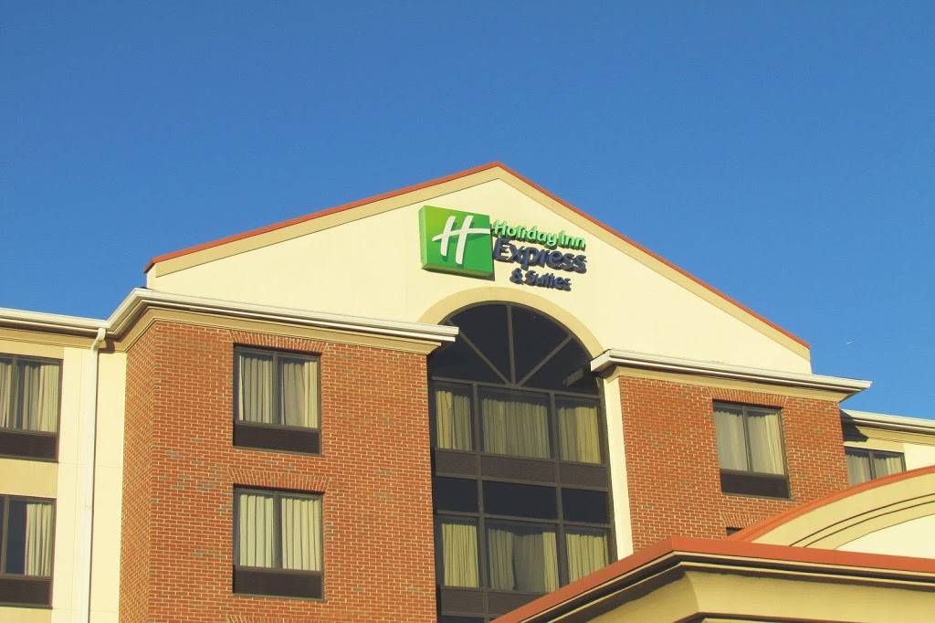 Holiday Inn Express & Suites Chesapeake | 2436 Gum Rd, Chesapeake, VA 23321, USA | Phone: (757) 465-2222