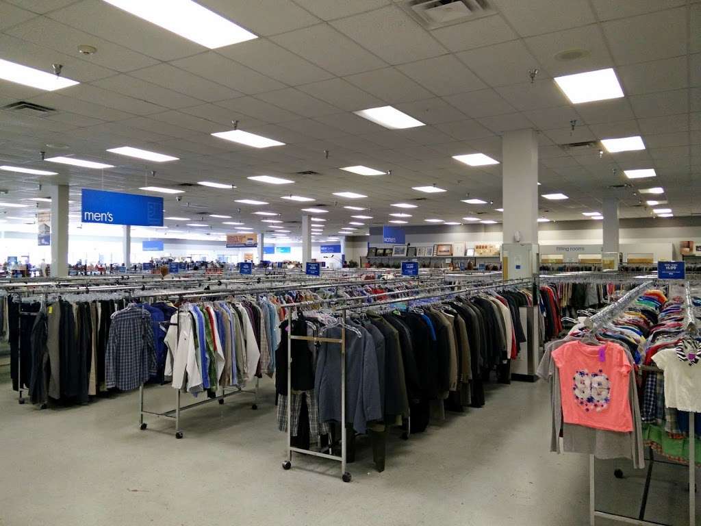 Goodwill Aurora - E. Iliff | 15509 E Iliff Ave, Aurora, CO 80013 | Phone: (303) 745-4481