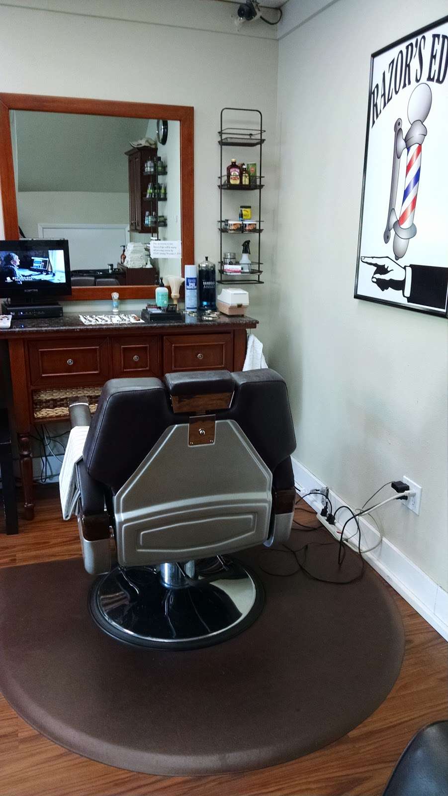 Razors Edge Barber Shop | 3275 Thousand Oaks Blvd, Thousand Oaks, CA 91301 | Phone: (818) 518-4035