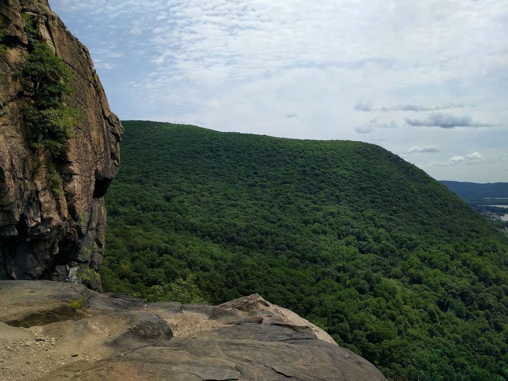 Breakneck Mountain Trailhead | 482-, 498 Bear Mountain-Beacon Hwy, Cold Spring, NY 10516, USA