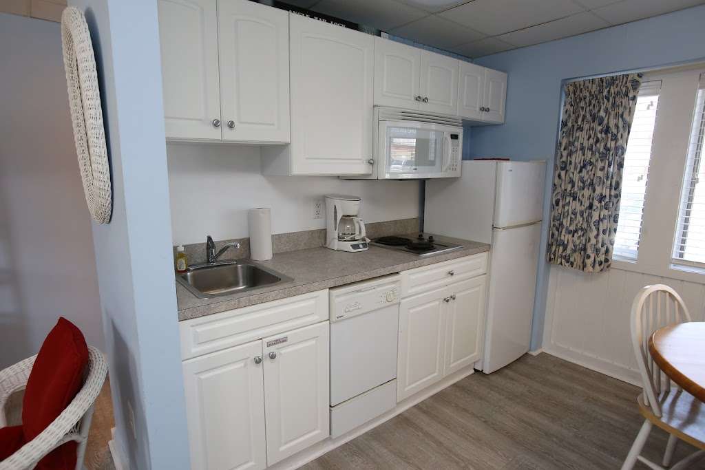 The Beachcomber Resort | 7900 Dune Dr, Avalon, NJ 08202, USA | Phone: (609) 368-5121