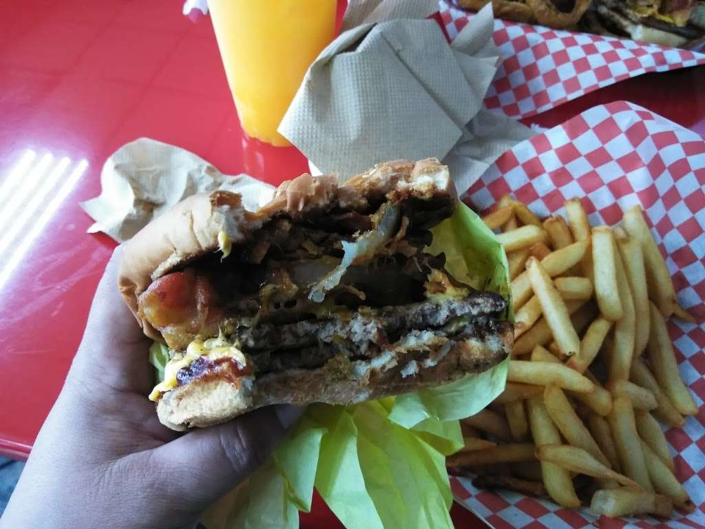 Michaels Burgers | 940 W Highland Ave, San Bernardino, CA 92405 | Phone: (909) 881-1992