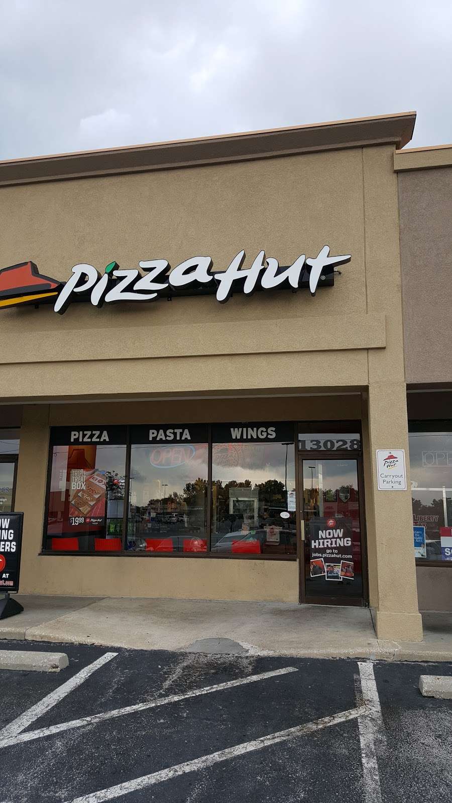 Pizza Hut | 13028 Kansas Ave, Bonner Springs, KS 66012, USA | Phone: (913) 441-2435