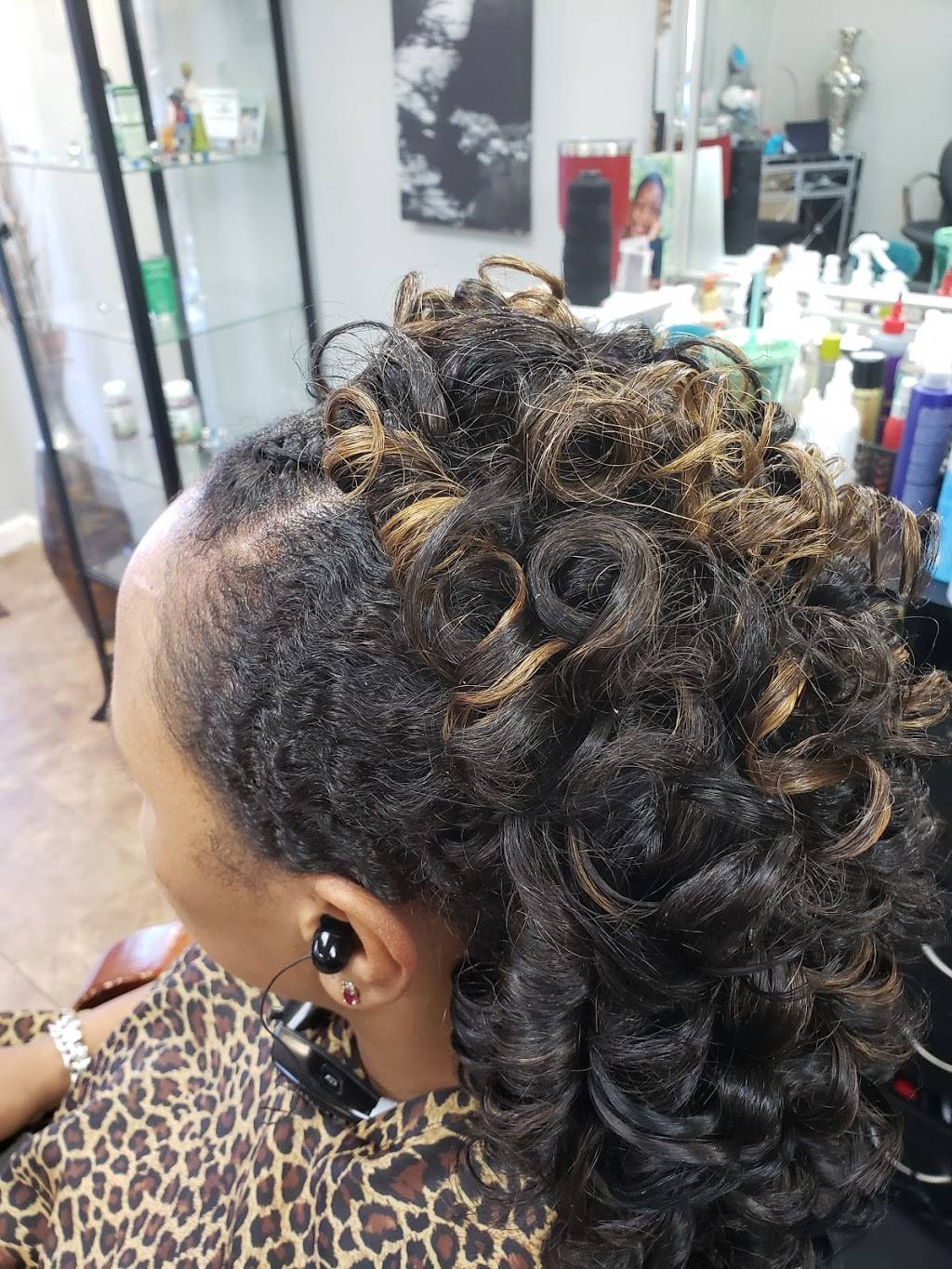 Creative Hands Hair Salon | 2459 Roosevelt Hwy b20, Atlanta, GA 30337, USA | Phone: (770) 833-9639