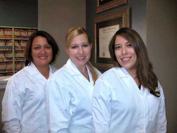 Neu Family Dental Care: Neu Gregory M DDS | 573 Dundee Ave, East Dundee, IL 60118 | Phone: (847) 426-3000