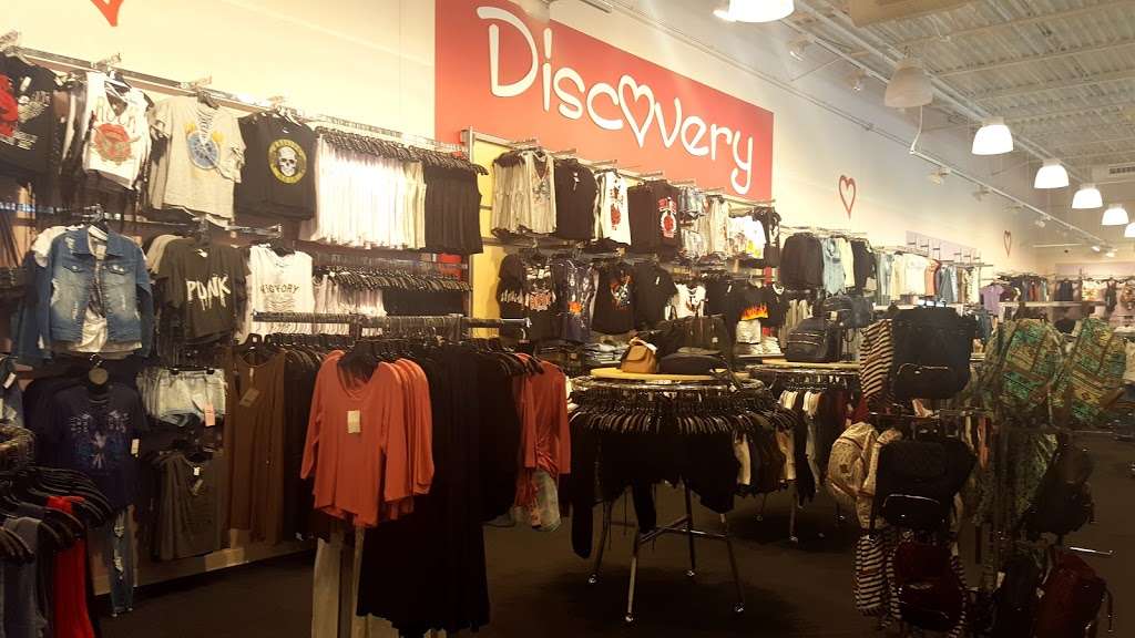 Discovery Clothing | 861 S Sutton Rd, Streamwood, IL 60107 | Phone: (630) 372-7737