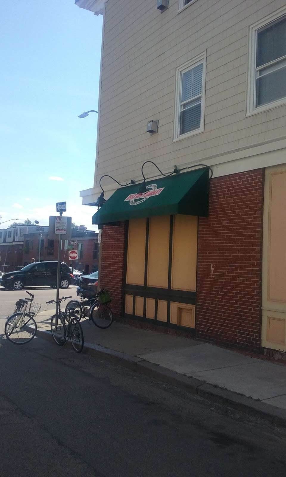 Eastside Market & Wine Shop | 474 E 8th St, South Boston, MA 02127, USA | Phone: (617) 269-7424