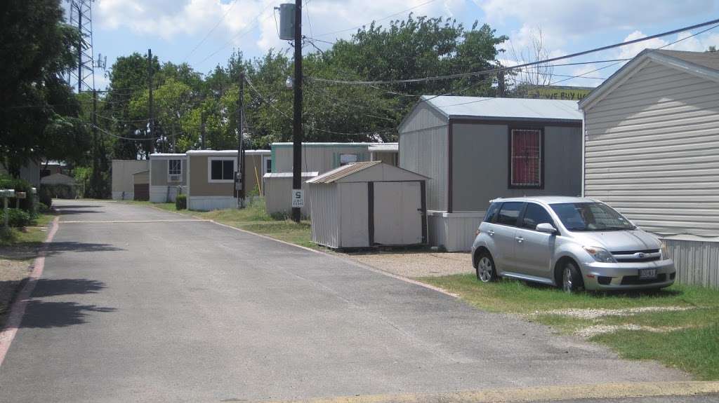 Dallas Mobile Home Park | 4010 W Davis St, Dallas, TX 75211, USA | Phone: (214) 331-2342