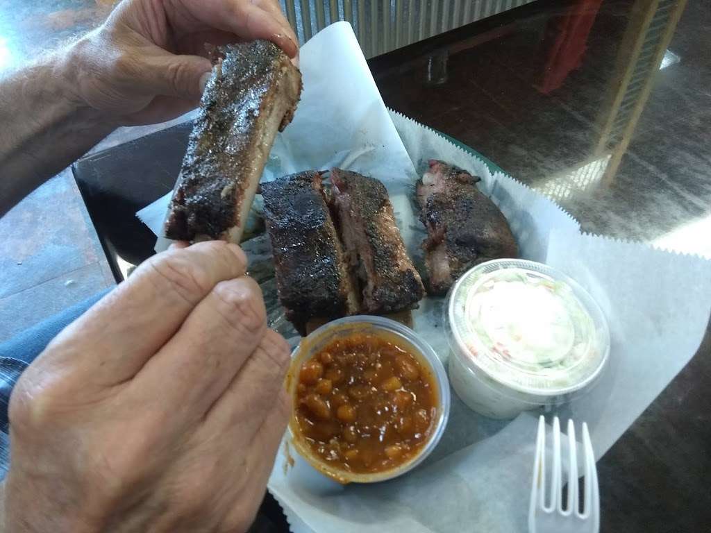 Hank and Tanks BBQ | 408 N Davis St, Hamilton, MO 64644, USA | Phone: (816) 649-8474