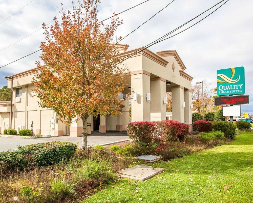 Quality Inn & Suites Atlantic City Marina District | 328 E White Horse Pike, Absecon, NJ 08205, USA | Phone: (609) 652-3300